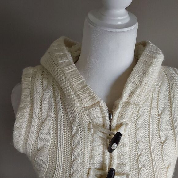 Vanity Sherpa lined Vest Cream Sz M - Picture 2 of 7